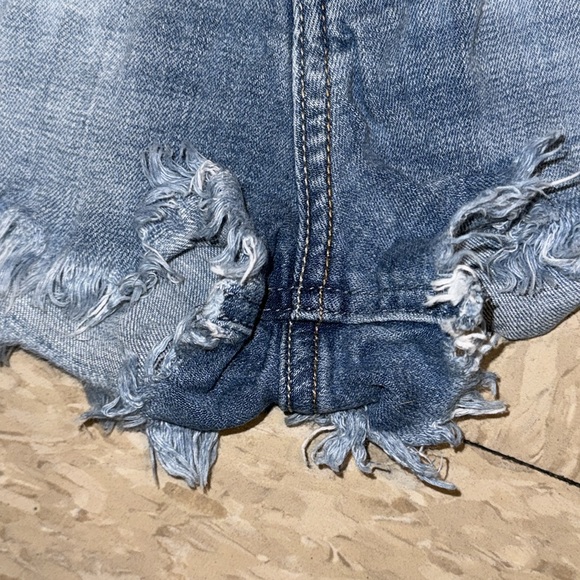 Hollister Distressed Denim High Rise Short-Short in Medium Indigo size 1 (25w) - Picture 16 of 16
